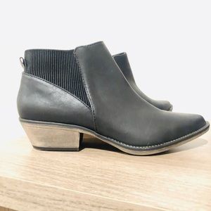 Brand new black boots